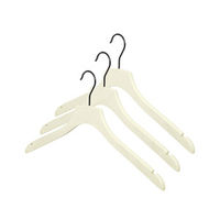 Lot de 3 cintres simples beiges "Cancale"