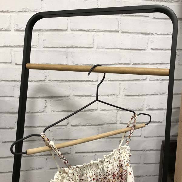 Lot de 2 cintres "Helsinski" noir et bois