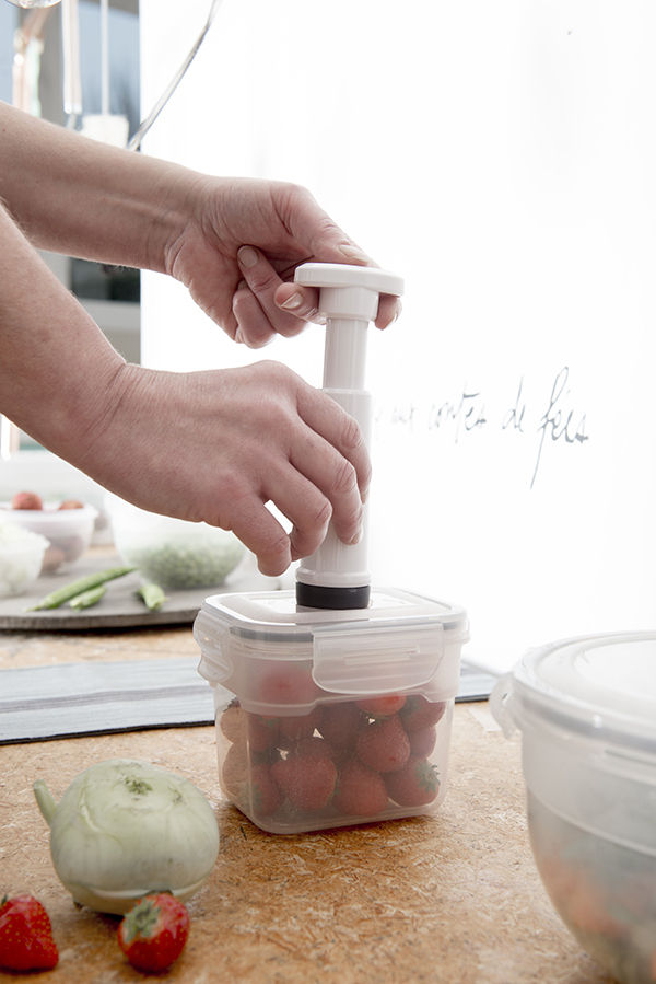 Lot de 4 boîtes alimentaires sous vide + pompe