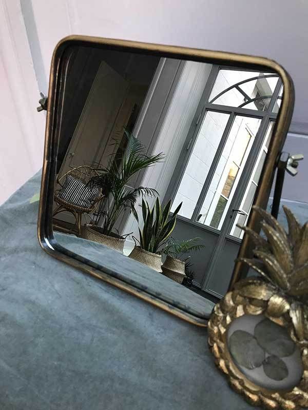 Miroir doré à poser