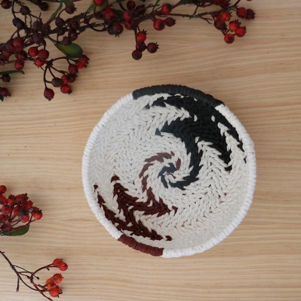 Panier rond "Yala" rouge/blanc