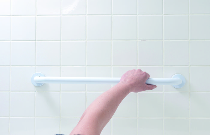 Barre d'appui blanche pour baignoire "Proaltis" grand modèle 1 Compactor