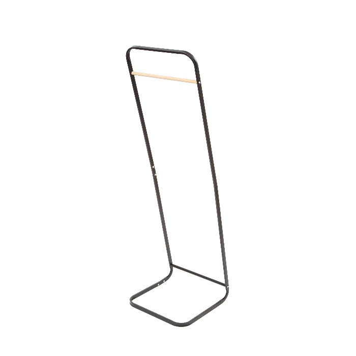Portant noir incliné en métal avec barre en bois "Ivar" 1 Compactor
