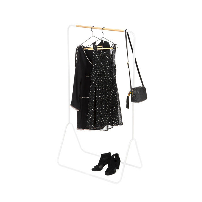 Portant blanc en métal arrondi avec barre en bois "Elias" 4 Compactor