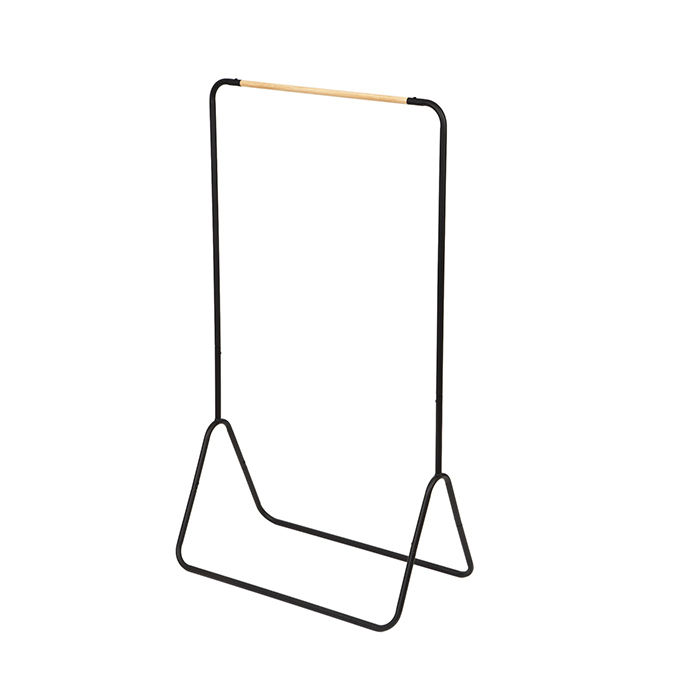 Portant noir en métal arrondi avec barre en bois "Elias" 1 Compactor