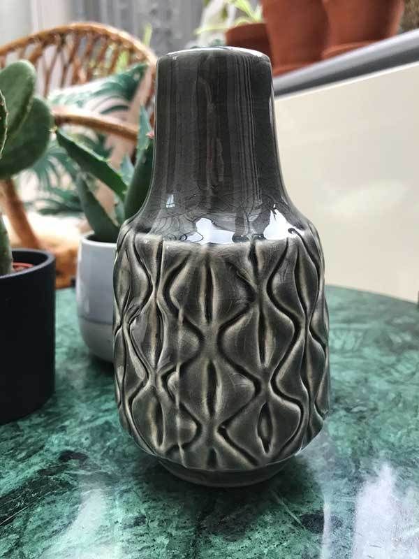 Vase en céramique grise