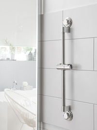 Barre de douche à ventouses argent "Bestlock"