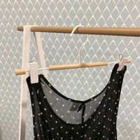 Cintre pince-jupe "Helsinski" blanc et bois