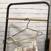 Lot de 2 cintres "Helsinski" noir et bois