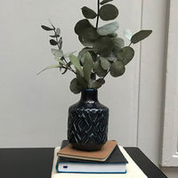 Petit vase en céramique bleue