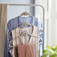 Lot de 4 cintres antiglisse avec barre beiges "Velvet"