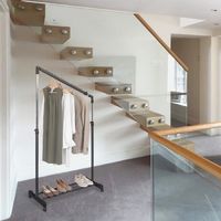 Portant incliné noir et argent à hauteur réglable