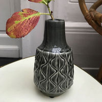Vase en céramique grise