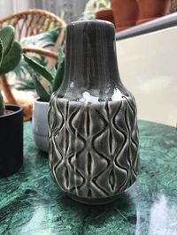 Vase en céramique grise